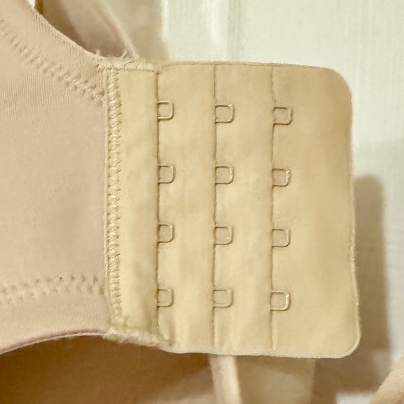 Vanity Fair Full Figure Beauty Back Smoothing Bra, Beige Size 42D - Picture 8 of 12